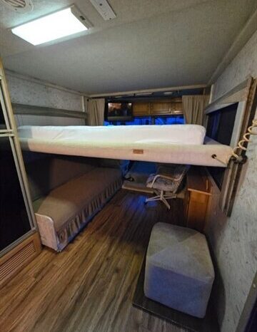 
								1998 Safari TREK 2830 full									