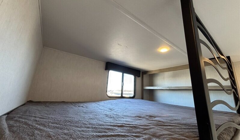 
								2022 Cherokee Arctic Wolf 3770 Limited full									