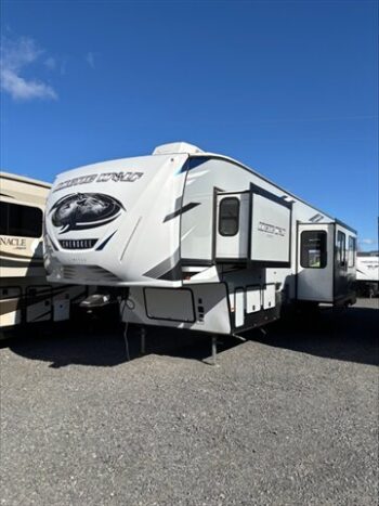 2022 Cherokee Arctic Wolf 3770 Limited