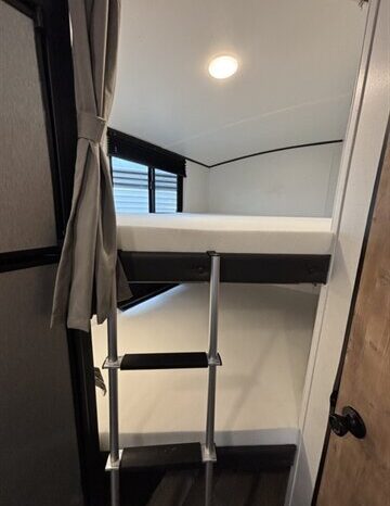 
								2023 Keystone SPRINGDALE 240BH full									