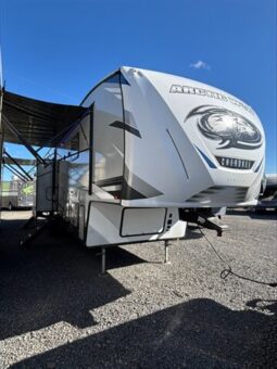 
										2022 Cherokee Arctic Wolf 3770 Limited full									