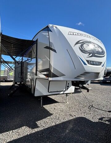 
								2022 Cherokee Arctic Wolf 3770 Limited full									