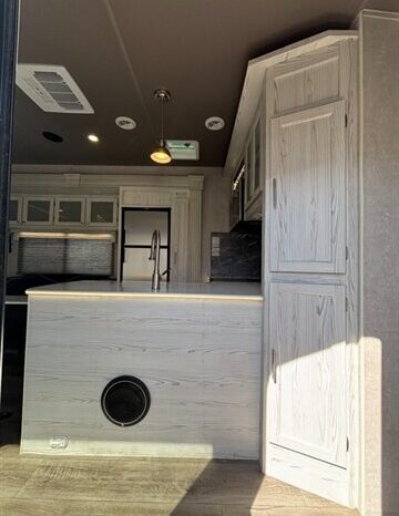 
								2023 Eclipse Iconic 2814SG full									