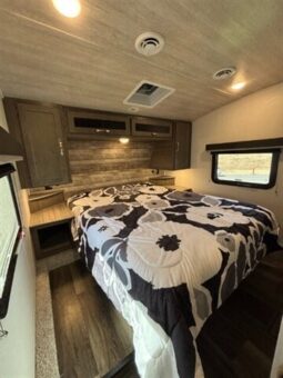 
										2023 Keystone Cougar full									