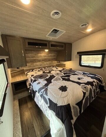 
								2023 Keystone Cougar full									