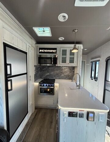 
								2023 Eclipse Iconic 2814SG full									