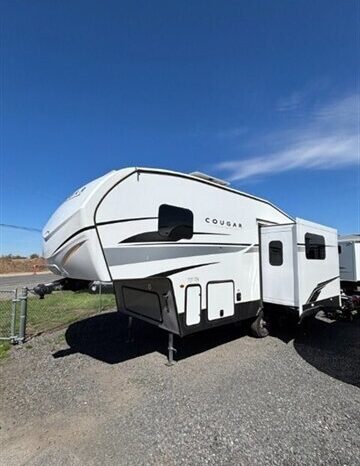 
								2023 Keystone Cougar full									