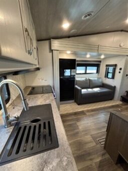 
										2023 Keystone Cougar full									