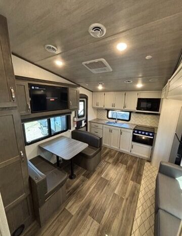 
								2023 Keystone Cougar full									