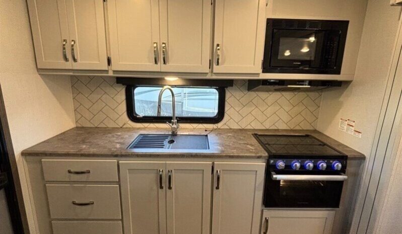 
								2023 Keystone Cougar full									