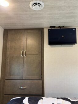 
										2023 Keystone Cougar full									