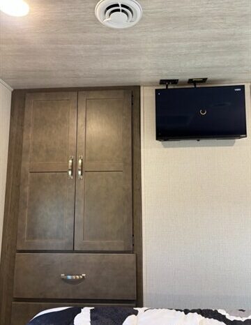 
								2023 Keystone Cougar full									