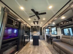 
										2018 K-Z Durango 325RLT full									