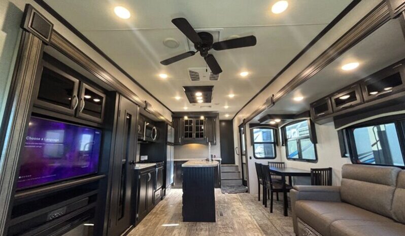
								2018 K-Z Durango 325RLT full									