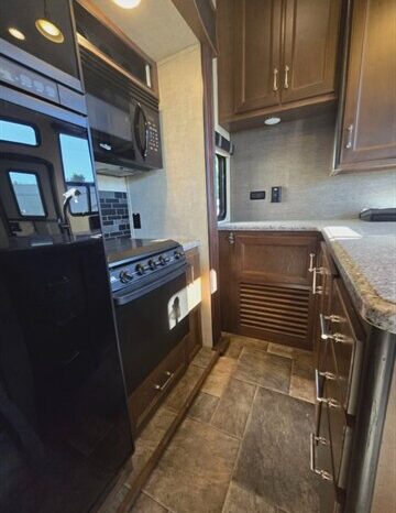 
								2016 Keystone fuzion fz371 full									