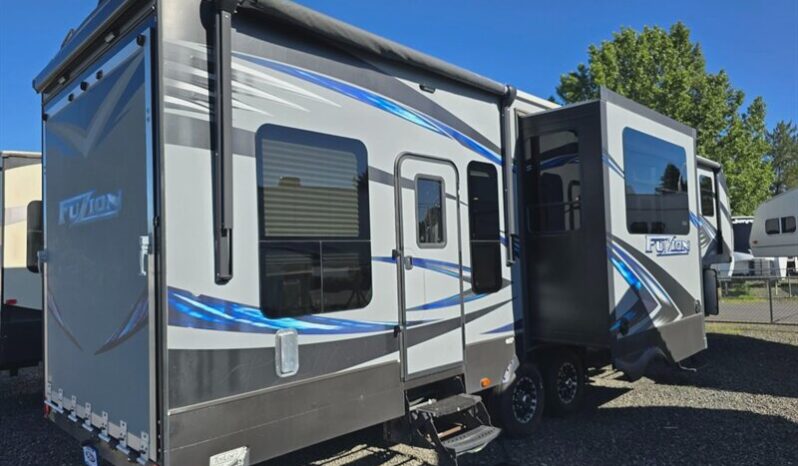 
								2016 Keystone fuzion fz371 full									