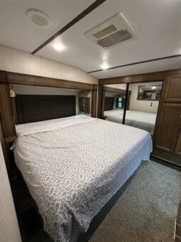 
										2019 Keystone Cougar 368MBI full									