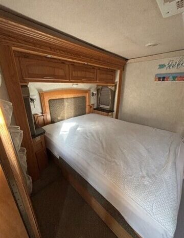 
								2006 Bigfoot 35LX full									