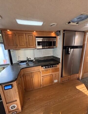 
								2006 Bigfoot 35LX full									