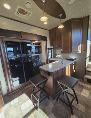 
								2016 Keystone fuzion fz371 full									