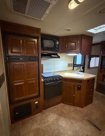 
								2013 Forest River Flagstaff Lite 830RBSS full									