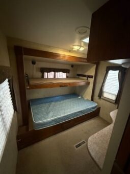 
										2013 Forest River Flagstaff Lite 830RBSS full									