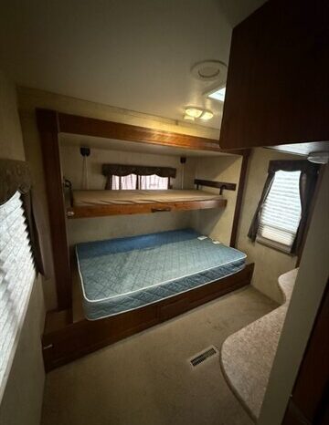 
								2013 Forest River Flagstaff Lite 830RBSS full									