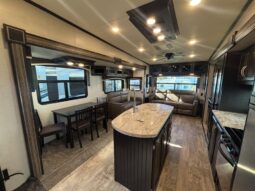 
										2018 K-Z Durango 325RLT full									