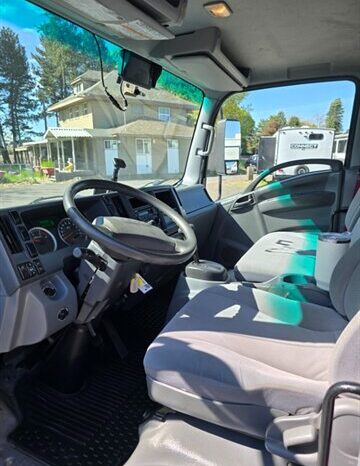 
								2022 Isuzu NRR full									