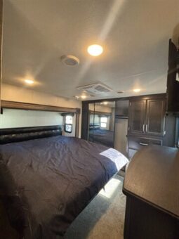 
										2018 K-Z Durango 325RLT full									