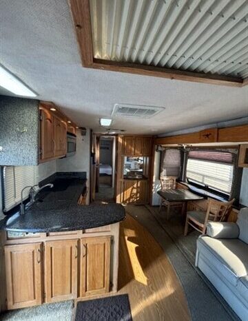 
								2006 Bigfoot 35LX full									