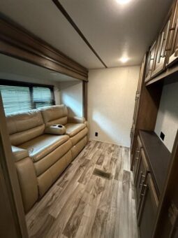 
										2019 Keystone Cougar 368MBI full									