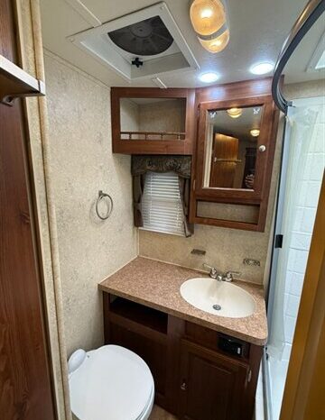 
								2013 Forest River Flagstaff Lite 830RBSS full									