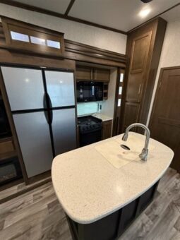 
										2019 Keystone Cougar 368MBI full									