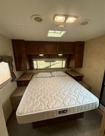 
								2013 Forest River Flagstaff Lite 830RBSS full									
