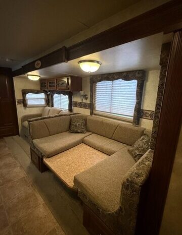 
								2013 Forest River Flagstaff Lite 830RBSS full									
