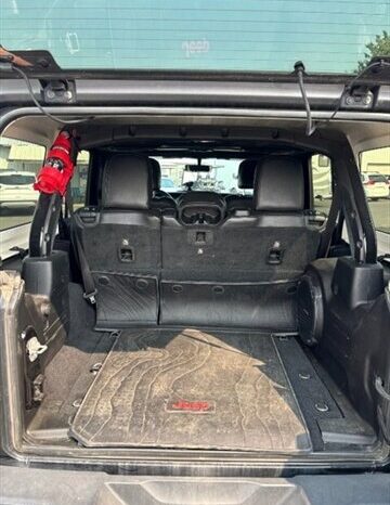 
								2018 Jeep Wrangler Unlimited Sahara full									