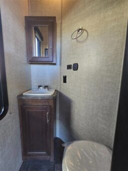 
										2016 Keystone fuzion fz371 full									