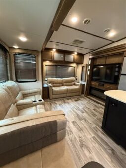 
										2019 Keystone Cougar 368MBI full									