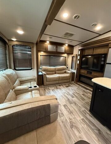 
								2019 Keystone Cougar 368MBI full									