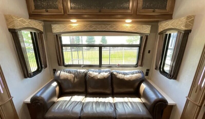 
								2018 Heartland Bighorn 3270RS full									