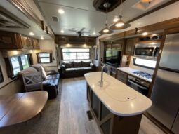 
										2018 Heartland Bighorn 3270RS full									