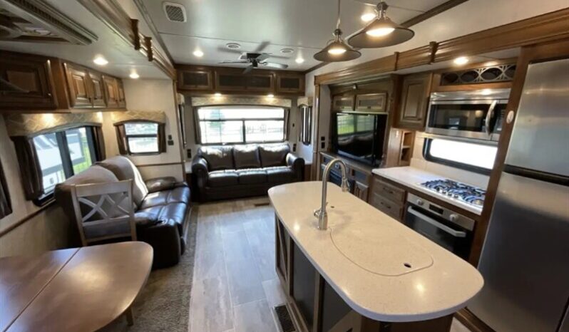 
								2018 Heartland Bighorn 3270RS full									