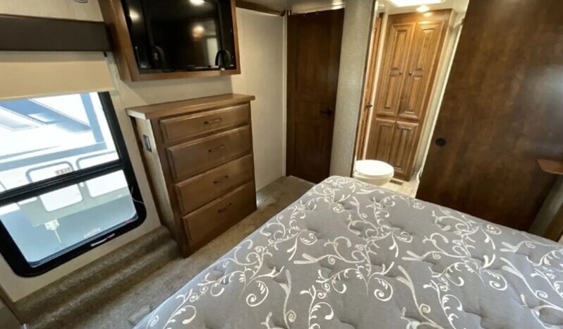 
								2018 Heartland Bighorn 3270RS full									