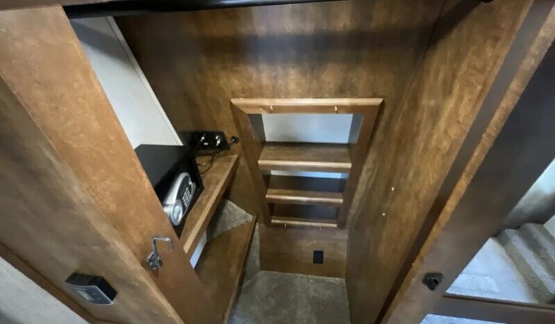
								2018 Heartland Bighorn 3270RS full									