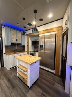 
										2018 Grand Design Momentum 398M full									