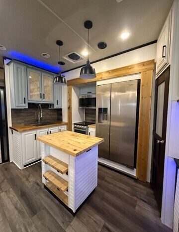 
								2018 Grand Design Momentum 398M full									