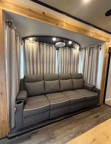 
								2018 Grand Design Momentum 398M full									
