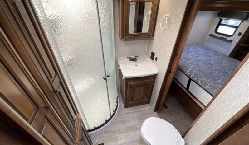 
								2018 Heartland Bighorn 3270RS full									
