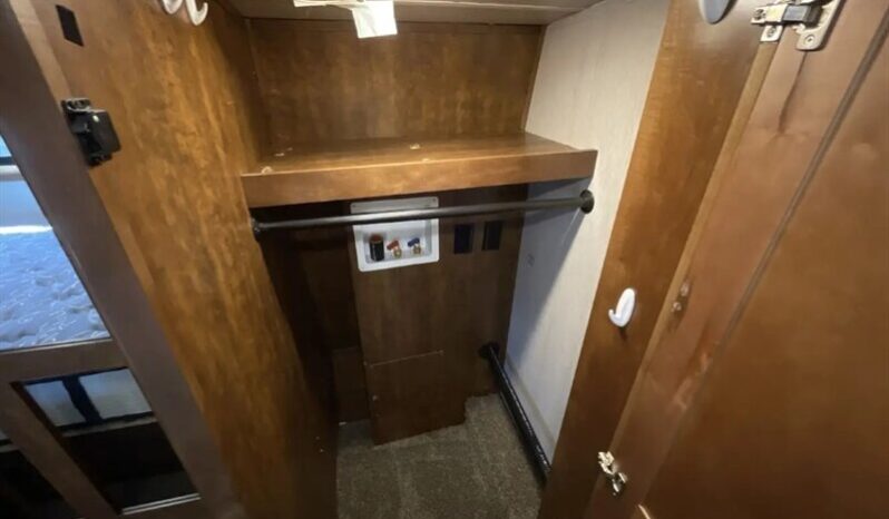 
								2018 Heartland Bighorn 3270RS full									